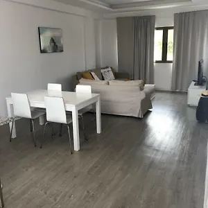 https://rocalujo-la-carihuela.es-andalucia.com